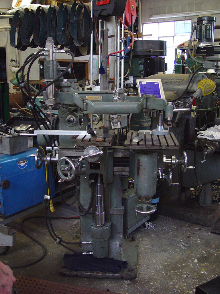 Hand-operated three-dimensional pantographic die sinking and engraving milling machine Hand-operated three-dimensional pantographic die sinking and engraving milling machine