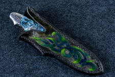 "Thuban" sheathed front view. This is a 2 power enlargement. Knife is well-protected in deep and thick sheath "Thuban" sheathed front view. This is a 2 power enlargement. Knife is well-protected in deep and thick sheath